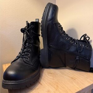 SO® Black Combat Boots Women’s 10M – Lace Up + Side Zip